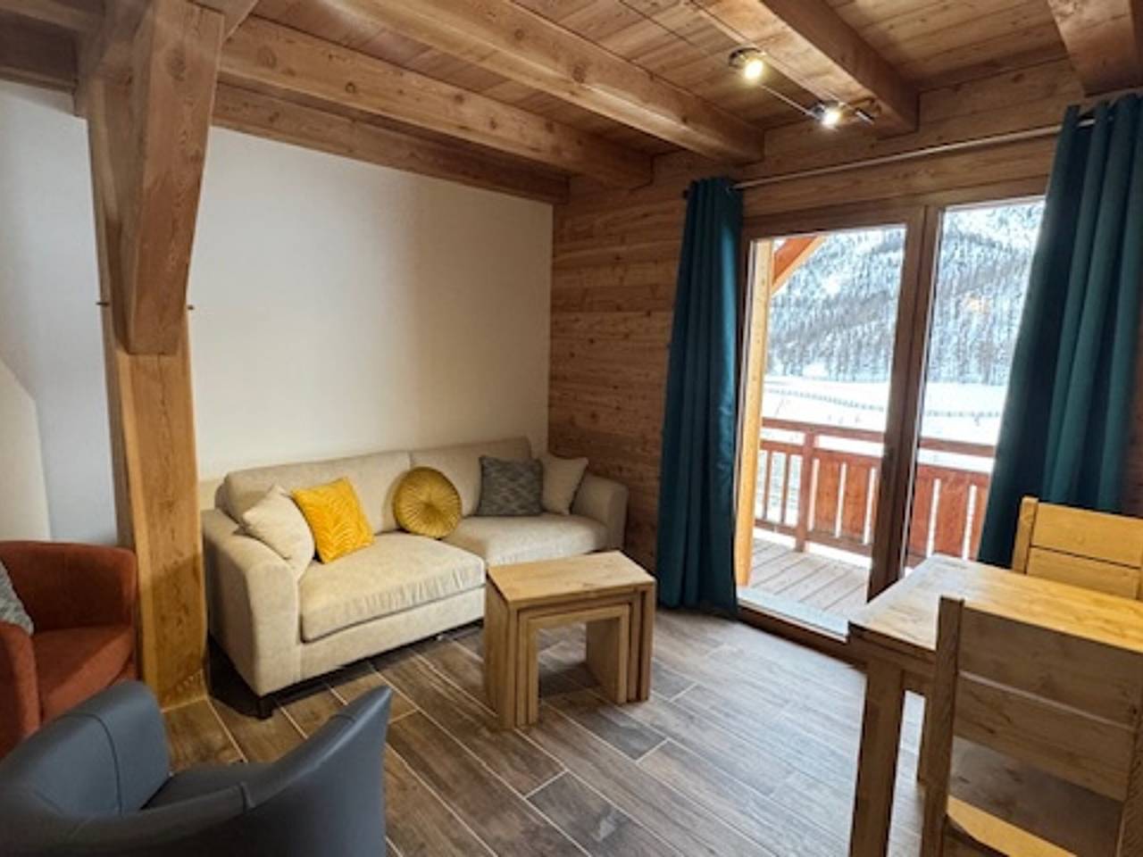 Appartement entier, Superbe duplex luxe 6 pers, vue imprenable, parking privé in Montgenèvre, Région de Briançon