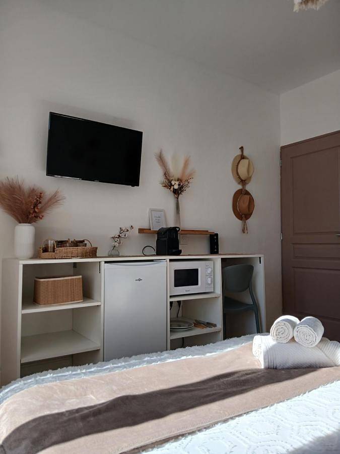 Double Room with Private Bathroom in Le Pin (Isère), Lac de Paladru