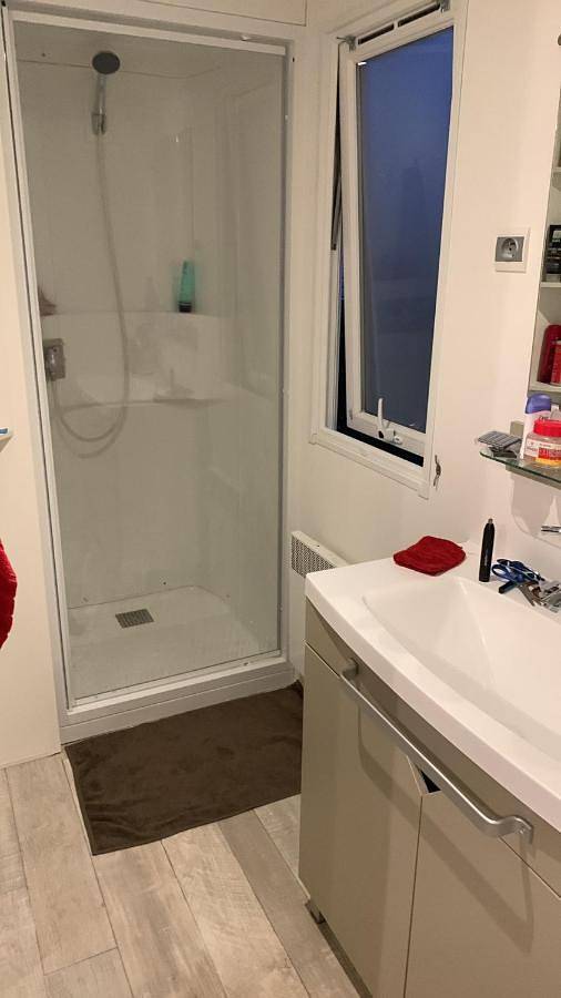 Camping pour 5 personnes, avec terrasse et piscine
