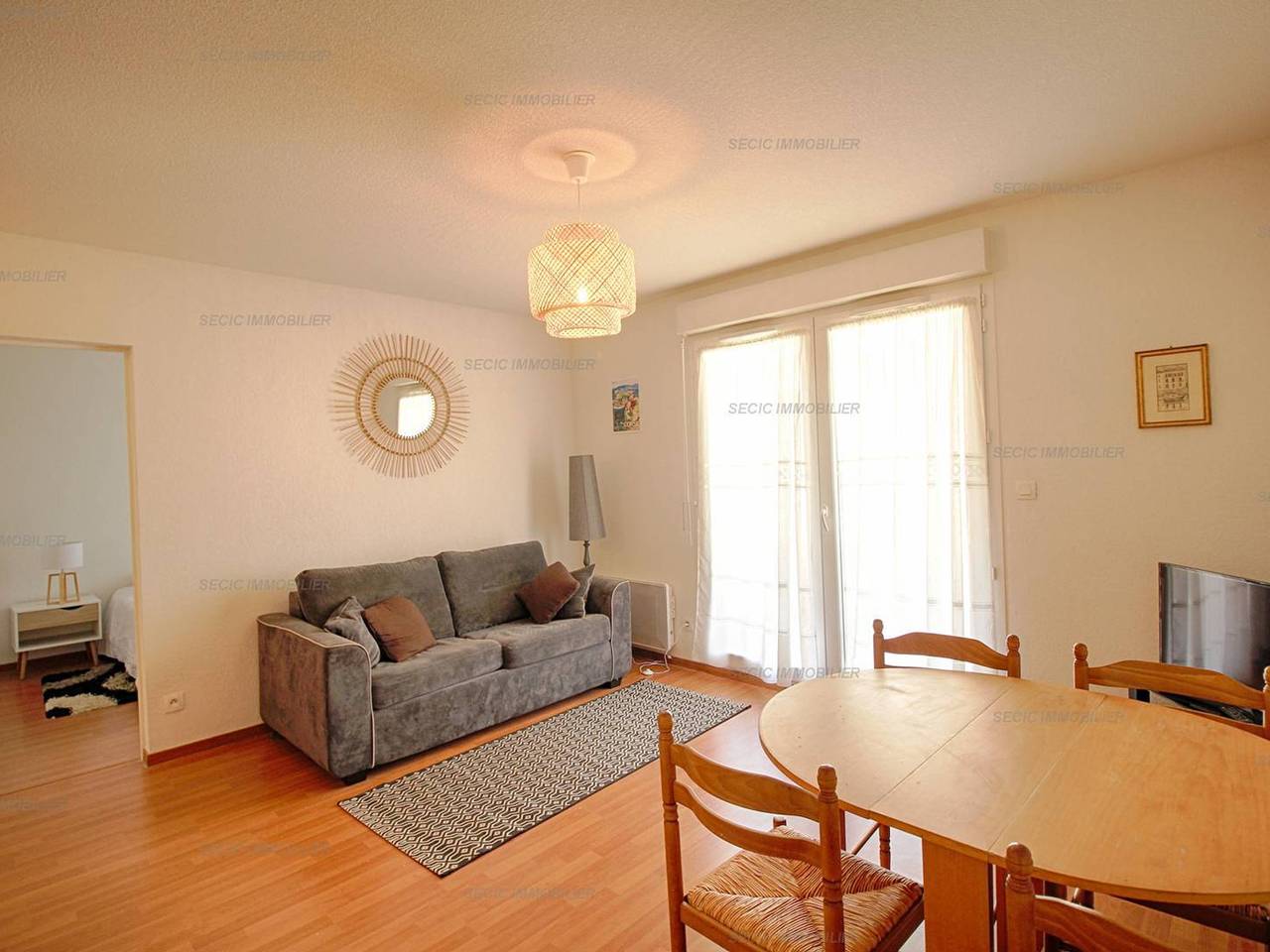 Appartement entier, Ajaccio: Superbe T2 avec terrasse, parking et commerces à proximité in Ajaccio, Golfe D'Ajaccio