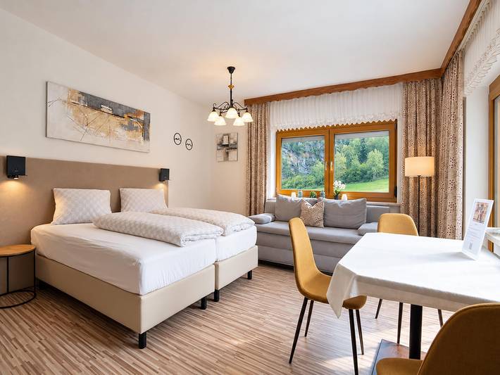 Ganze Wohnung, Ferienwohnung Martha im Ötztal mit Bergblick in Umhausen, Ötztal