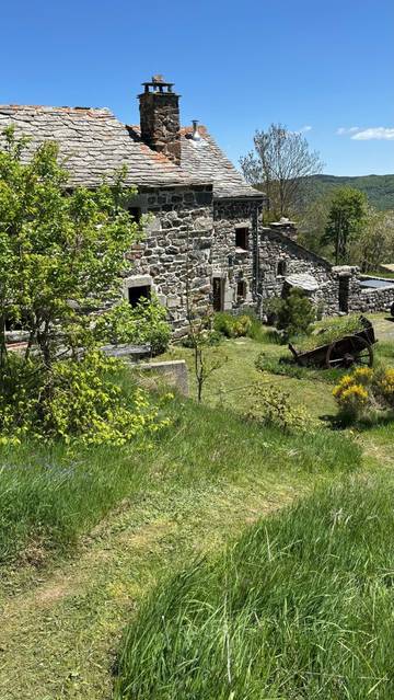 Gîte pour 25 personnes, avec jacuzzi et jardin, animaux acceptés à La Rochette (Ardèche)