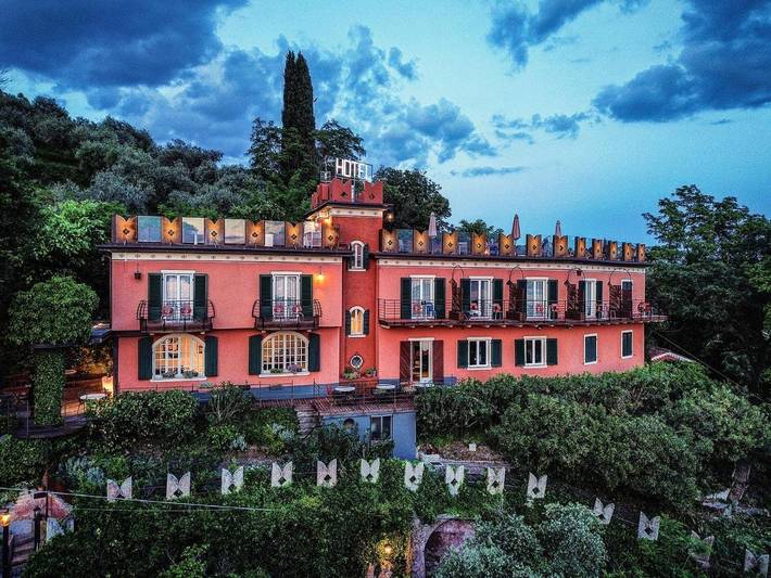 Hôtel pour 4 personnes, avec vue sur le lac et jardin ainsi que vue et piscine, animaux acceptés