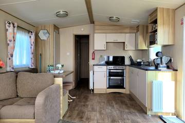 Glamping for 8 People in St Osyth, Essex, Photo 3