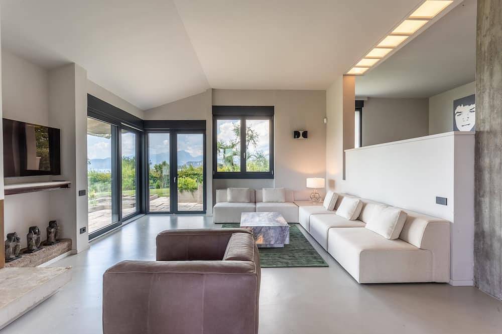 Villa Roccolo luxury retreat overlooking the Garda Lake in Bardolino, Montagnes autour du lac de Garde