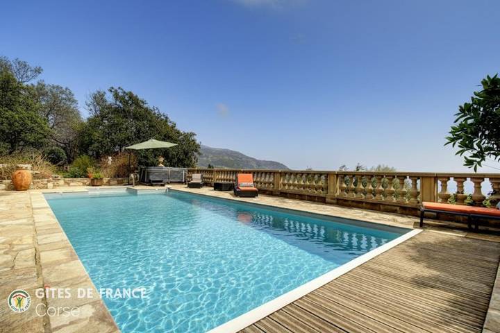 Gîte pour 6 personnes, avec Terrasse et Jardin ainsi que Piscine et Vue à Bastia - 2