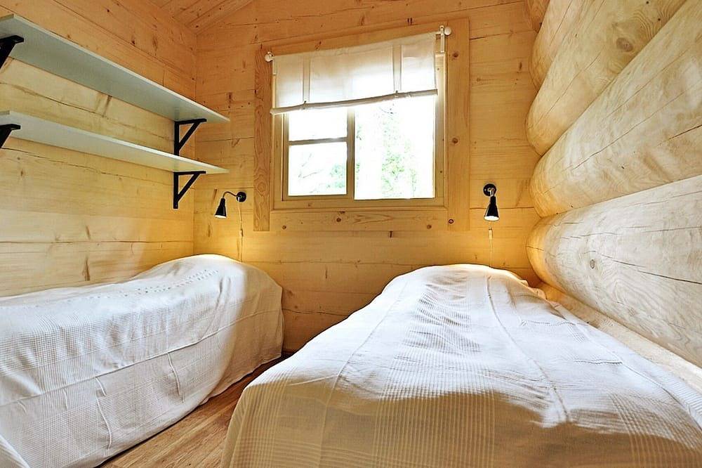 Schöne und gemütliche Hütte, offener Kamin, naturnah. Haustiere erlaubt. in Vallåsen, Halland
