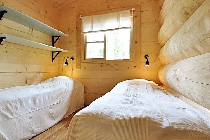 Schöne und gemütliche Hütte, offener Kamin, naturnah. Haustiere erlaubt. in Vallåsen, Halland