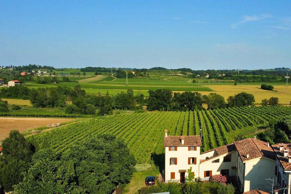 Holiday home with garden and air conditioning in Valeggio sul Mincio, Verona Province