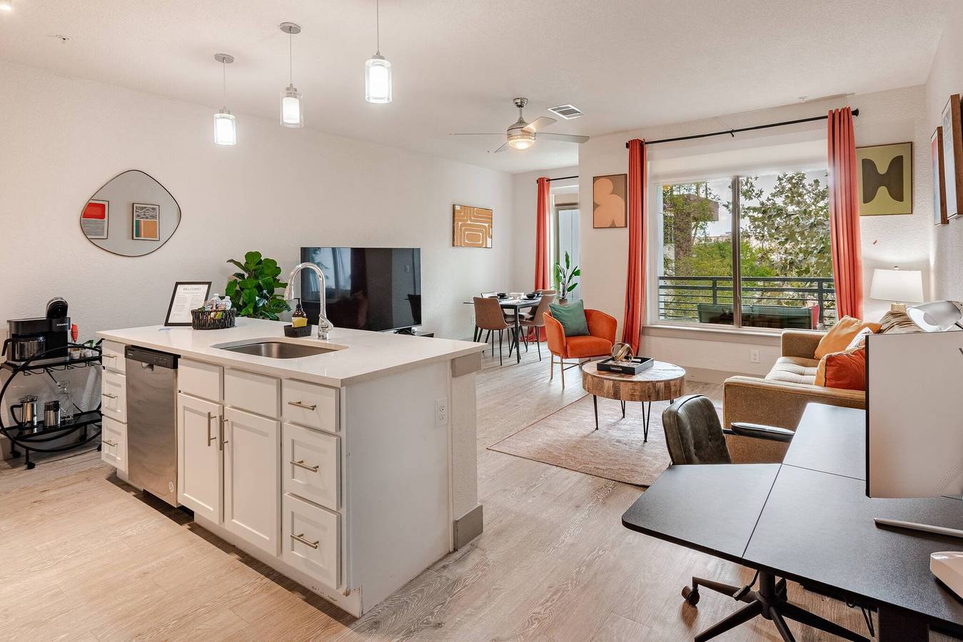 Geheel vakantieappartement, Riverwalk Balcony Views Walk to Pearl Pool Parking  Option 2 Free Parking in San Antonio, Bexar County