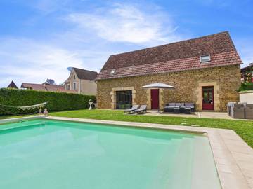 Location de vacances pour 6 personnes, avec piscine et jardin à Saint-Julien-de-Lampon