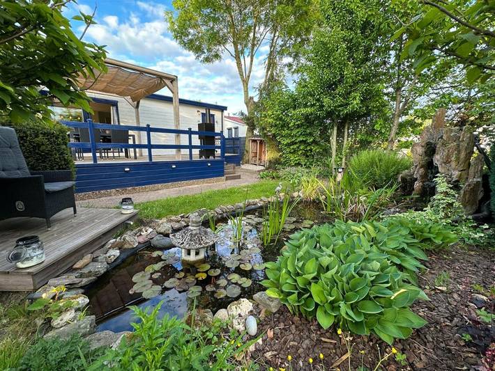 Ferienhaus für 4 Personen, mit Terrasse und Garten sowie Pool und Seeblick