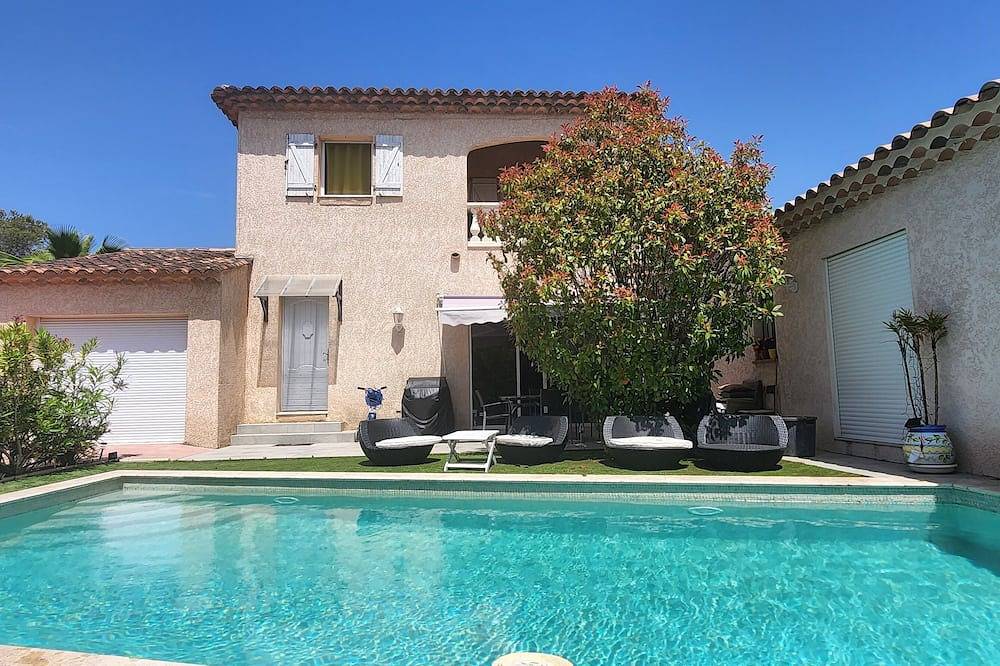 2 bedrooms with private bathroom and kitchen in shared villa with  swimming pool in Boulouris, Saint-Raphaël