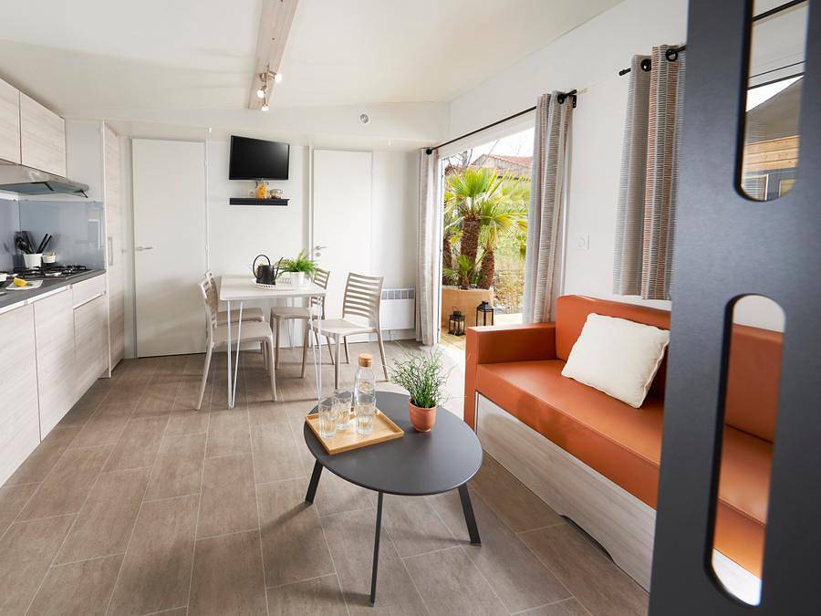 Flower Camping  Les Granges - Mobilhome 6 personnes - Homeflower Premium 35m² (3 chambres) + terrasse couverte in Luynes, Région de Tours