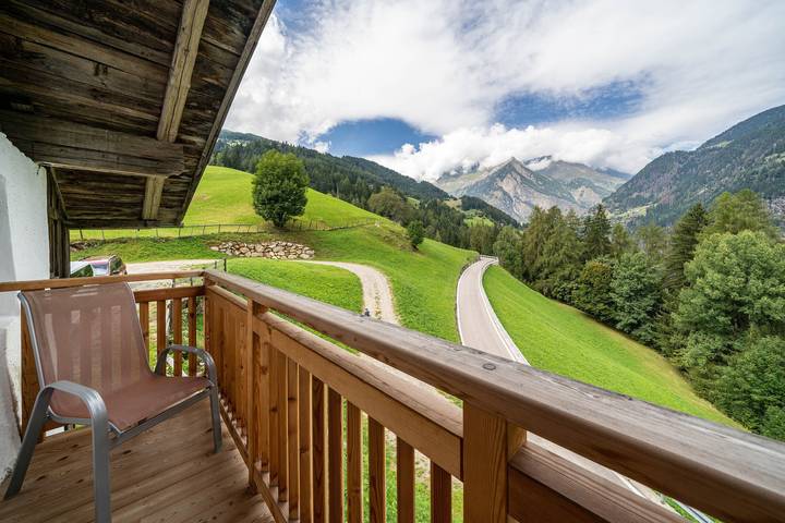Ferienhaus "Engele" mit Bergblick, Privatem Garten und WLAN in St. Martin in Passeier, Passeiertal