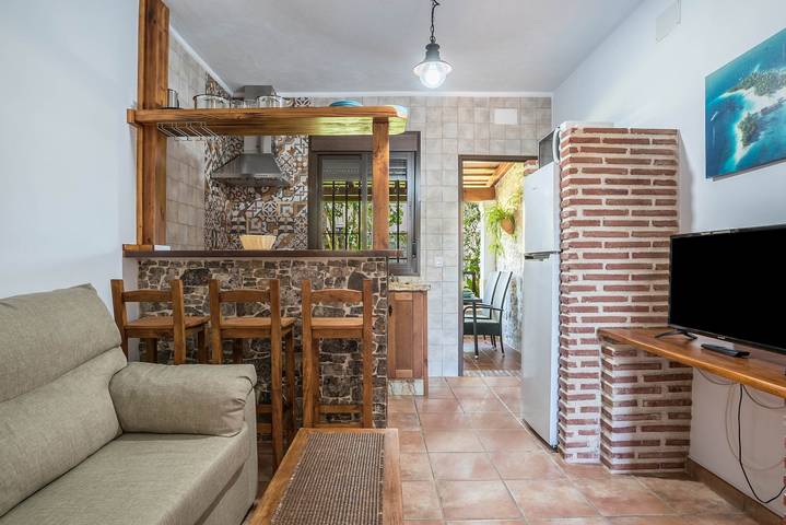 Appartamento romantico con splendida piscina, vasca idromassaggio, patio e Wi-Fi in Conil de la Frontera, Costa de la Luz