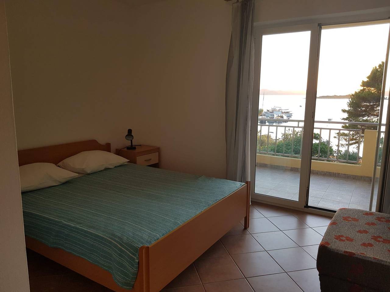 Ganze Wohnung, 1-Zimmer-Ferienwohnung mit Terrasse und Meerblick Drage, Biograd A-25310-a in Drage (Pakoštane), Zadar