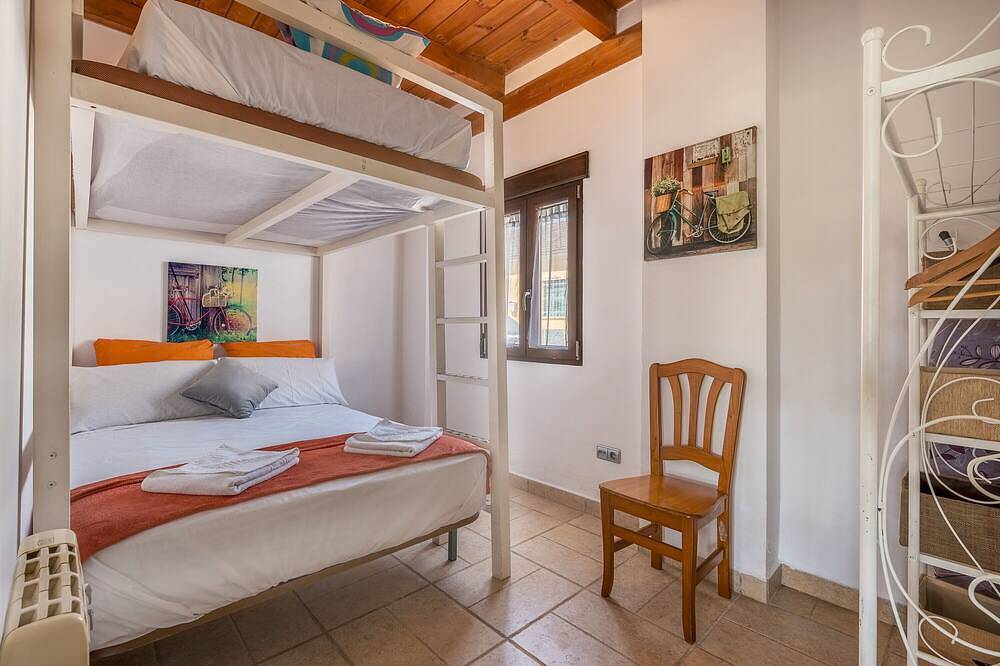 Ganze Wohnung, Ferienwohnung 'Con Vistas A La Piscina' mit Bergblick, Wi-Fi und Klimaanlage in Ambroz, Vegas del Genil