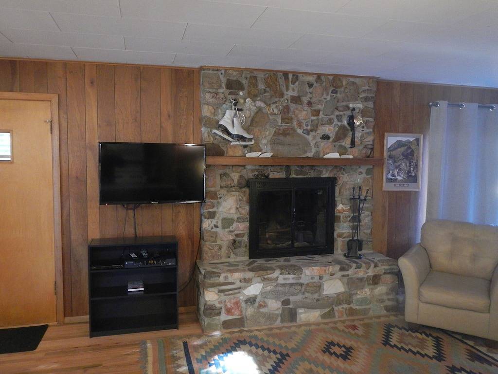 Blockhaus mit modernen Annehmlichkeiten, zu Fuß in die Stadt. in Buena Vista, Chaffee County