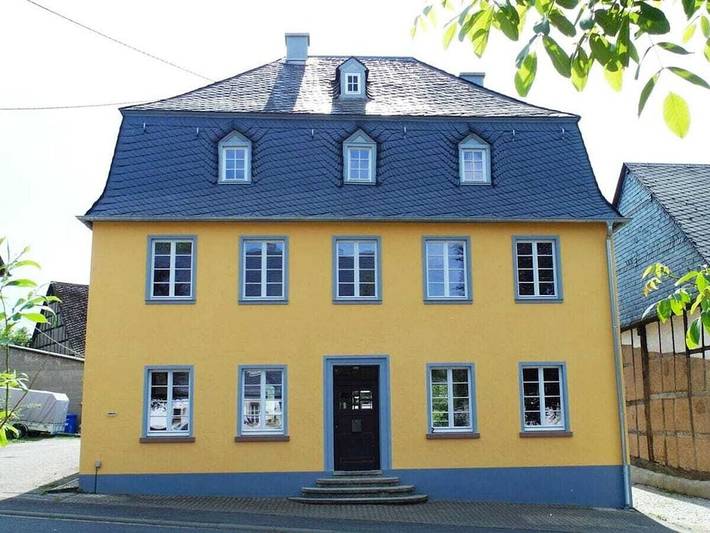 Ferienhaus für 18 Personen, mit Sauna und Terrasse sowie Garten im Hunsrück