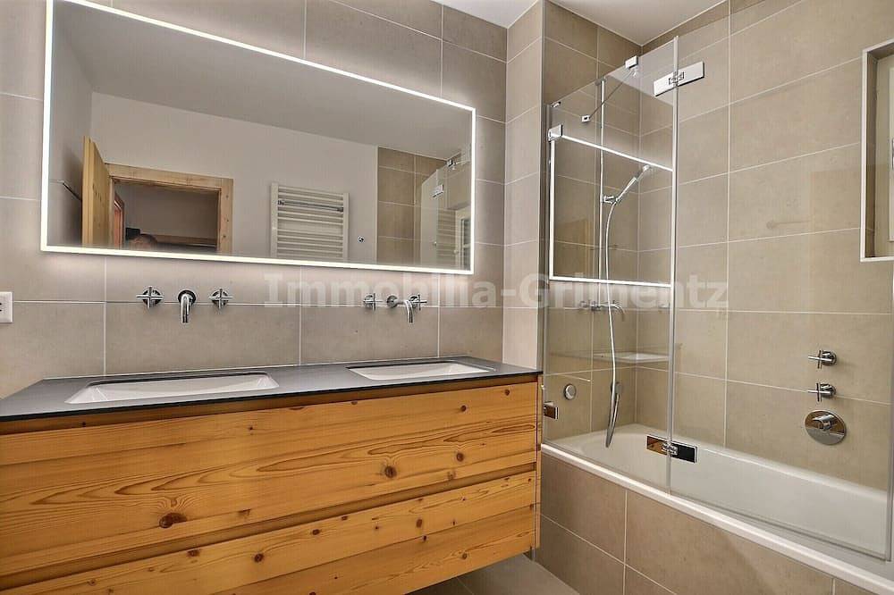 Sehr komfortables 2-stöckiges Chalet für 7 Personen, Wohnzimmer mit Kamin, Kochnische mit Geschirrsp in Grimentz, Anniviers