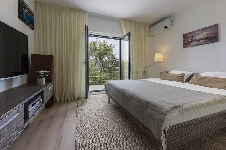 Villa für 12 Personen, mit Balkon und Garten in Split-Dalmatien - 4