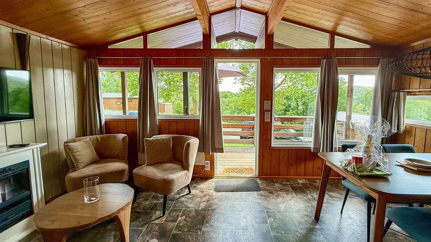 Chalet pour 2 personnes, avec Balcon et Terrasse ainsi que Jardin et Bassin pour enfant dans Région wallonne