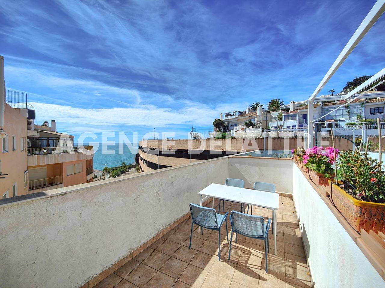 Entire apartment, Pentahouse, Air-conditioned, Wifi, Private parking, 150m from the beach in Peñiscola, Costa del Azahar