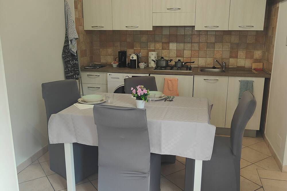 Cozy one-bedroom apartment in the heart of Cuneo perfect for any business. in Cuneo, Provincia de Cuneo