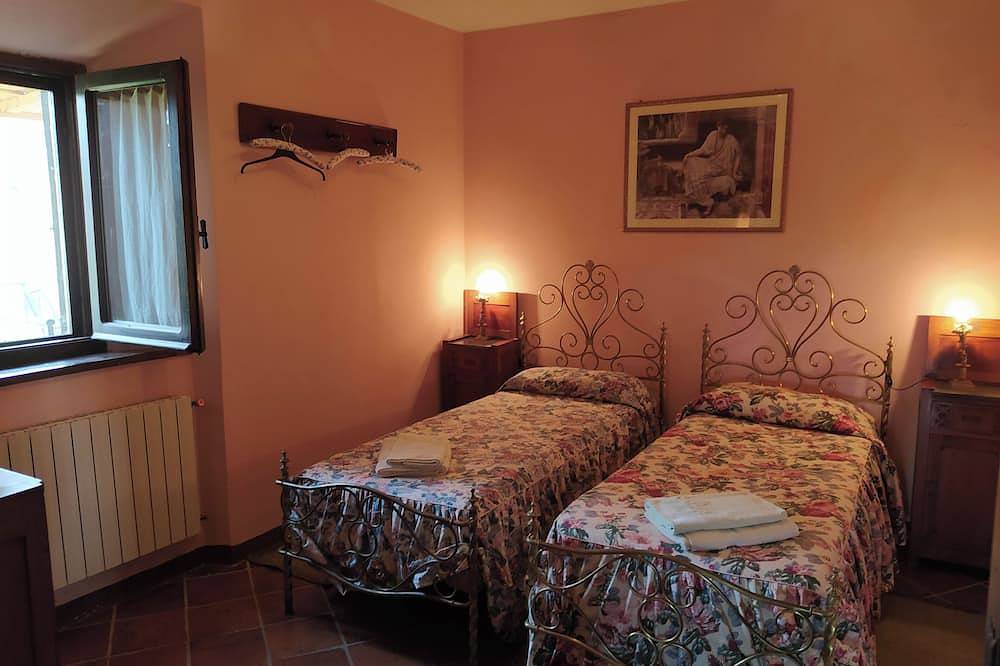 Wonderful villa with cottage and pool near Siena in Castellina in Chianti, Chianti