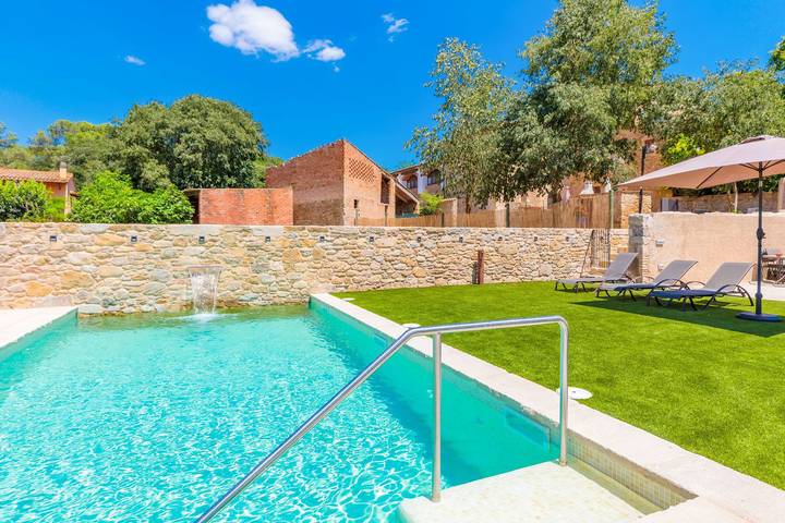 Casa rural para 16 personas, con terraza y jardín en San Jordi Desvalls