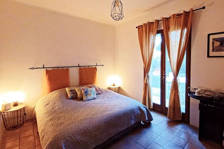 Chambre d’hôte pour 2 personnes, avec Jacuzzi et Jardin à Peyrolles-en-Provence