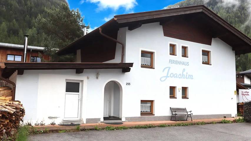 Ferienhaus für 20 Personen, mit Terrasse in Längenfeld