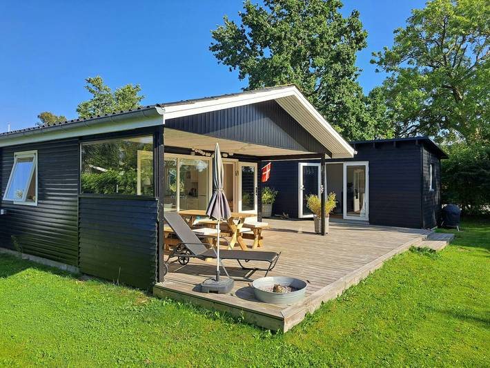 Ferieudlejning for 6 personer, med have og terrasse, børnevenlig i Vejlby Fed