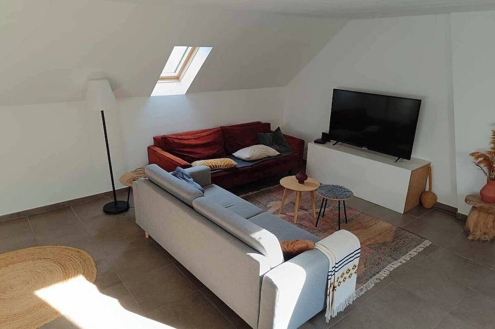 Geheel appartement, La Canopée des Arbres Juliette! Kom tot rust en geniet aan de rand van het bos! in Elzele, Henegouwen