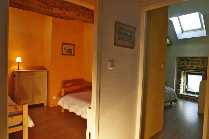 Gîte pour 8 personnes, avec jardin à Saint-Germain-en-Coglès - 3