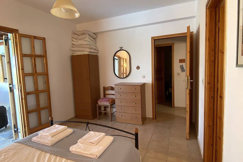 Quiet 2 bedroom air-conditioned villa with private pool, patio and roof terrace in Roumeli, Rethymno und Umgebung