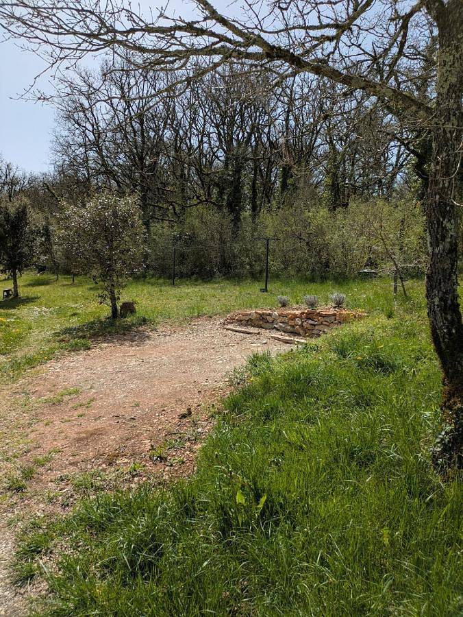 Gîte pour 4 personnes, avec vue ainsi que piscine et terrasse à Cuzance - 3