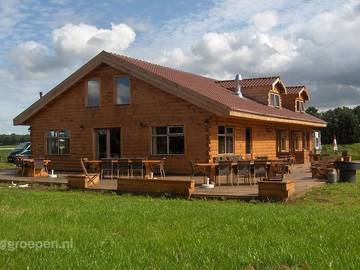 Chalet für 30 Personen, mit Balkon/Terrasse und Terrasse in den Niederlande