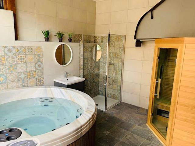 Maison de vacances pour 4 personnes, avec sauna ainsi que jacuzzi et terrasse