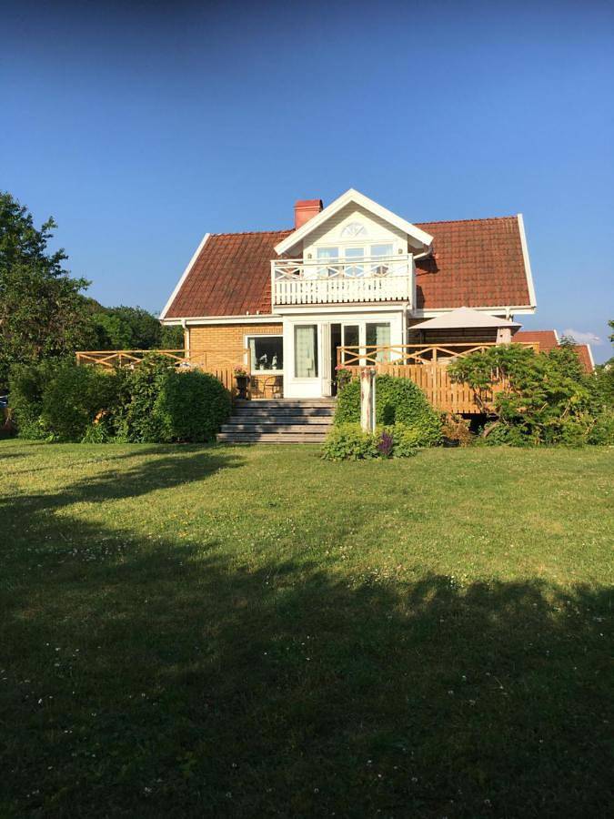 Villa für 9 Personen, mit Balkon und Terrasse sowie Garten und Ausblick