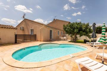Gîte pour 6 personnes, avec piscine ainsi que terrasse et jardin à Sauvian