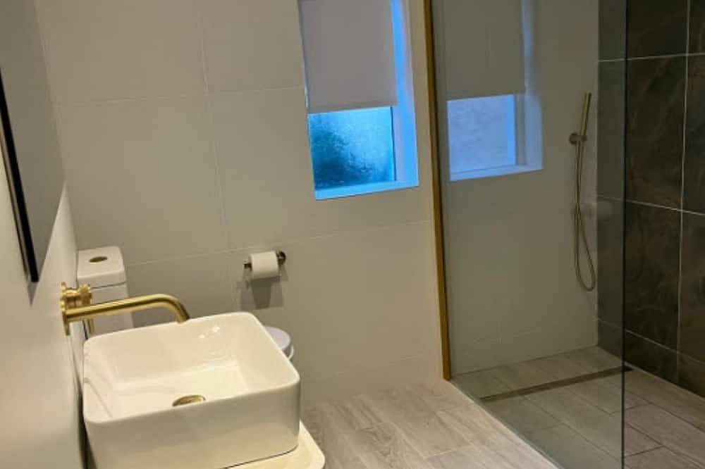 Heirloom Lodge, a cozy one-bedroom rental infused with luxurious touches. \n\n in Nenagh, Lough Derg