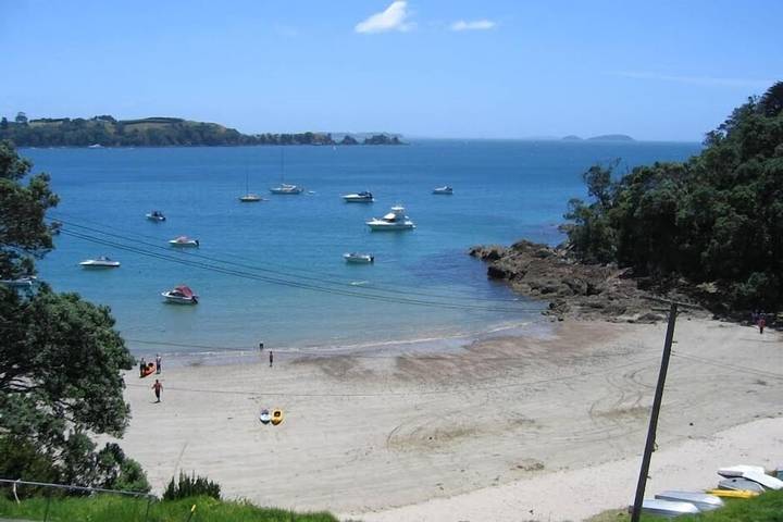 Holiday home for 8 people, with balcony and garden in Auckland Council
