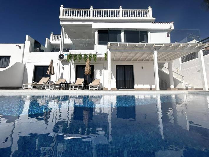 Chalet para 12 personas, con vistas además de piscina y jardín, Familias con niños - 1