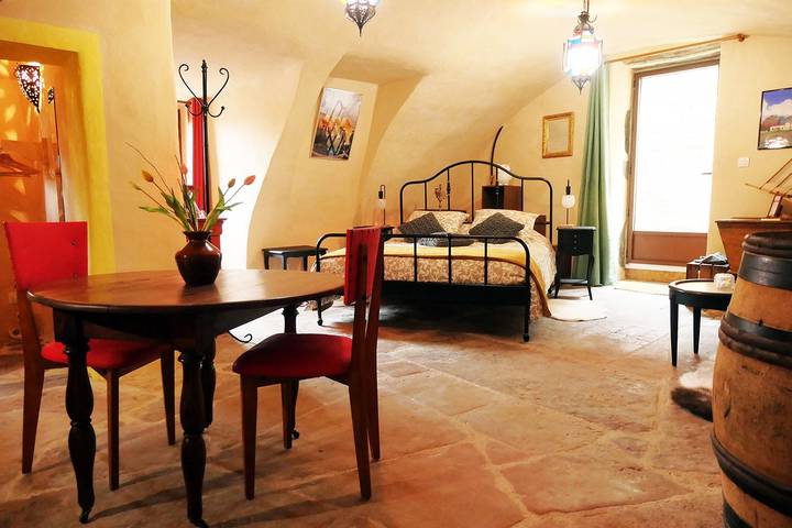 Gîte pour 2 personnes, avec jardin et terrasse dans Chadeleuf