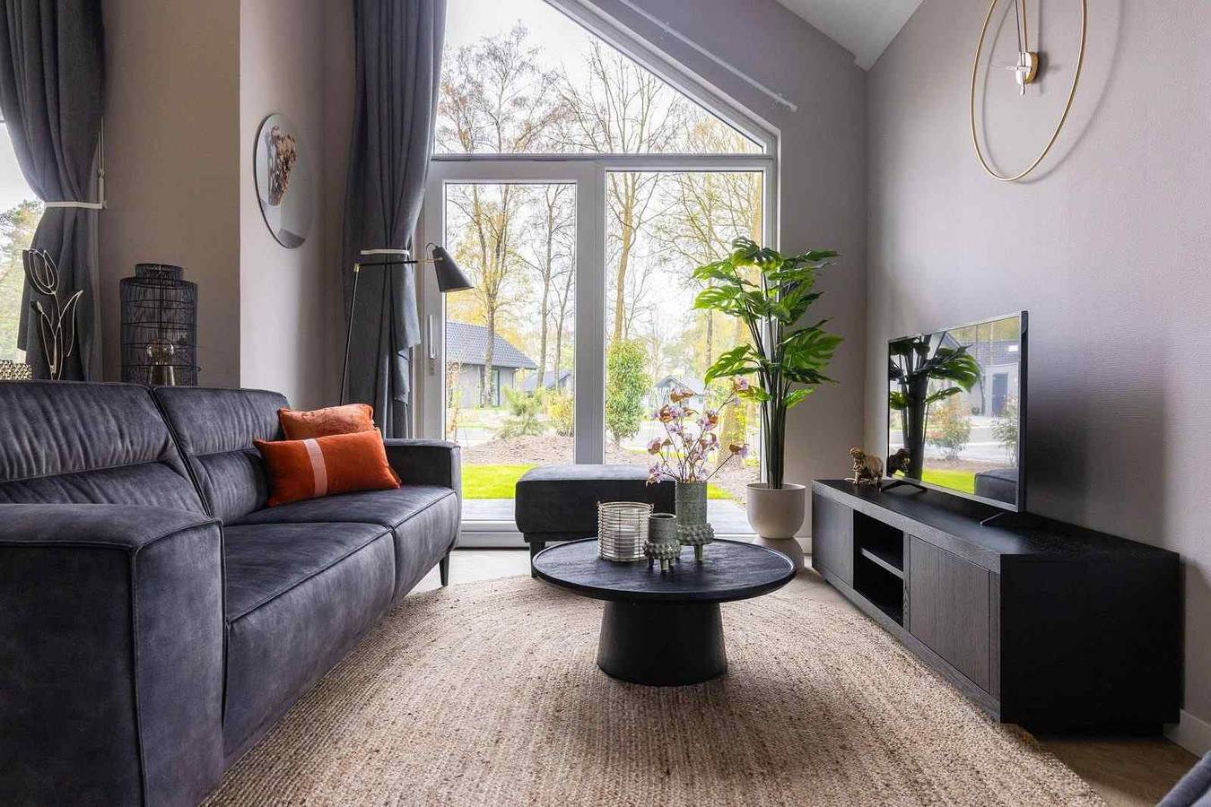 Ruime 6-persoons ecovilla met zicht over het water op een vakantiepark in Oirschot in Oirschot, Noord-Brabant