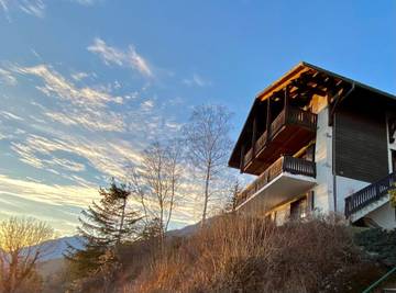 Gîte pour 6 personnes, avec vue et balcon à Arbaz