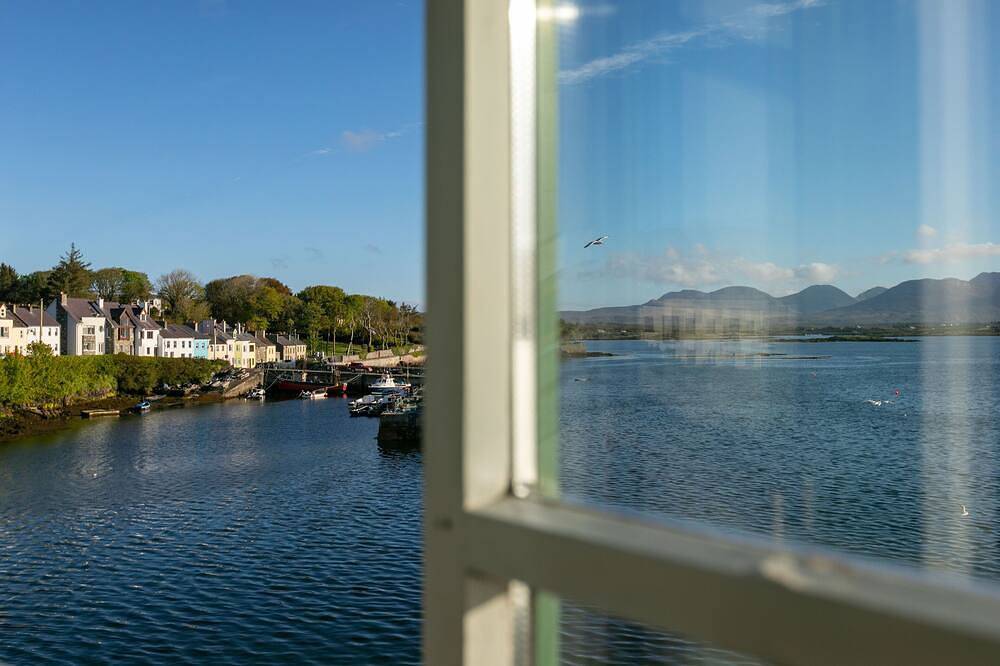 Roundstone Quay House in Roundstone, Connacht