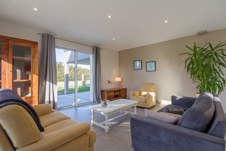 Gîte pour 10 personnes, avec jardin ainsi que terrasse et jacuzzi, animaux acceptés à Erdeven - 2